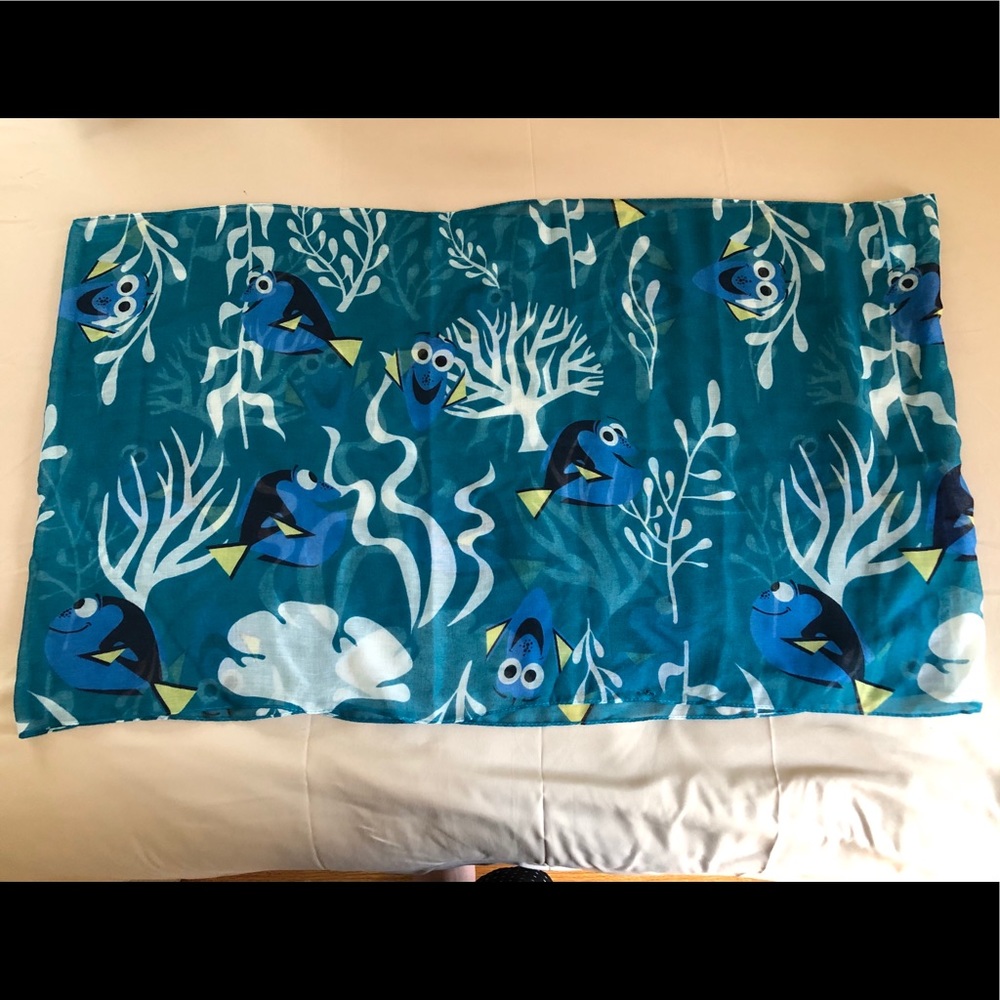 *SALE* NWOT Disney Finding Dory Infinity scarf